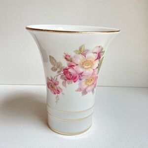 Schumann Arzberg Bavaria Germany Wild Rose porcelain vase gold trim 5 inch VTG